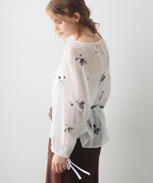 Crisp（クリスプ）の「flower embroidery sheer smock blouse / フラワーエンブロイダリーシアースモックブラウス（シャツ/ブラウス・レディース・ホワイト/イエロー・FREE）」の5枚目の写真