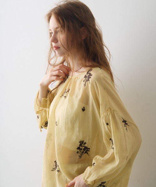Crisp（クリスプ）の「flower embroidery sheer smock blouse / フラワーエンブロイダリーシアースモックブラウス（シャツ/ブラウス・レディース・ホワイト/イエロー・FREE）」の15枚目の写真