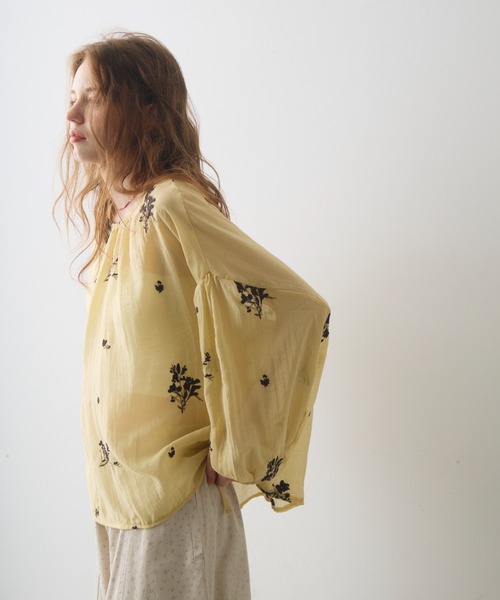 Crisp（クリスプ）の「flower embroidery sheer smock blouse / フラワーエンブロイダリーシアースモックブラウス（シャツ/ブラウス・レディース・ホワイト/イエロー・FREE）」の16枚目の写真