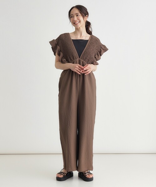 HONEYSUCKLE ROSE(ハニーサックルローズ)の「シャーリングサロペット(サロペット/オーバーオール・レディース・ダークブラウン/ブラック・05/04)」の2枚目の写真