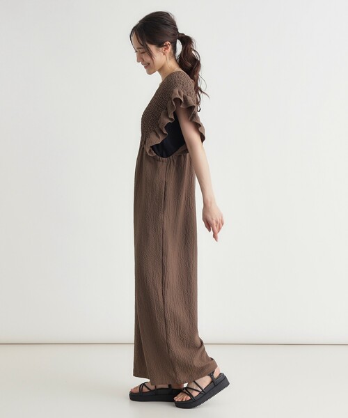 HONEYSUCKLE ROSE(ハニーサックルローズ)の「シャーリングサロペット(サロペット/オーバーオール・レディース・ダークブラウン/ブラック・05/04)」の9枚目の写真