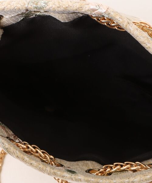 Mignonjour(ミニョンジュール)の「Mignonjour/フラワー チェーン巾着バッグ M2955(ショルダーバッグ・レディース・ベージュ/ホワイト・FREE)」の5枚目の写真