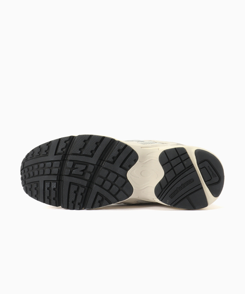 NEW BALANCE(ニューバランス)の「New Balance / ニューバランス ML725(スニーカー・メンズ・チャコールグレー・27cm/28cm)」の4枚目の写真