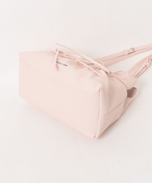 CHARLES & KEITH(チャールズ & キース)の「Reese リース ルーシュド ボウ ショルダーバッグ(ショルダーバッグ・レディース・クリーム/ブラウン系その他7/ピンク系その他3・M)」の21枚目の写真