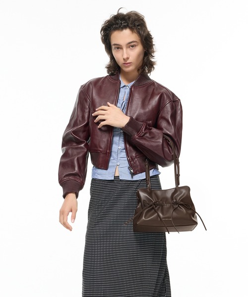 CHARLES & KEITH(チャールズ & キース)の「Reese リース ルーシュド ボウ ショルダーバッグ(ショルダーバッグ・レディース・クリーム/ブラウン系その他7/ピンク系その他3・M)」の2枚目の写真