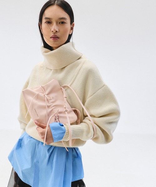CHARLES & KEITH(チャールズ & キース)の「Reese リース ルーシュド ボウ ショルダーバッグ(ショルダーバッグ・レディース・クリーム/ブラウン系その他7/ピンク系その他3・M)」の1枚目の写真
