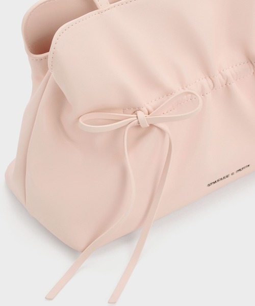 CHARLES & KEITH(チャールズ & キース)の「Reese リース ルーシュド ボウ ショルダーバッグ(ショルダーバッグ・レディース・クリーム/ブラウン系その他7/ピンク系その他3・M)」の19枚目の写真