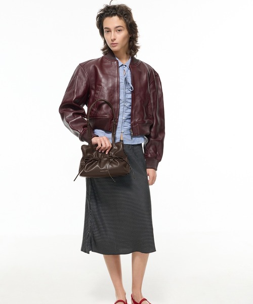 CHARLES & KEITH(チャールズ & キース)の「Reese リース ルーシュド ボウ ショルダーバッグ(ショルダーバッグ・レディース・クリーム/ブラウン系その他7/ピンク系その他3・M)」の4枚目の写真