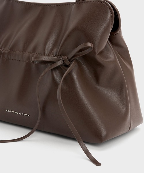 CHARLES & KEITH(チャールズ & キース)の「Reese リース ルーシュド ボウ ショルダーバッグ(ショルダーバッグ・レディース・クリーム/ブラウン系その他7/ピンク系その他3・M)」の11枚目の写真