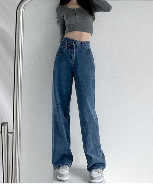 BACKYARD FAMILY(バックヤードファミリー)の「デニムパンツ ストレート レイヤード風(デニムパンツ・レディース・ライトブルー/ブルー/ブラック/ブルーグレー・XL/M/L/XXL)」の1枚目の写真