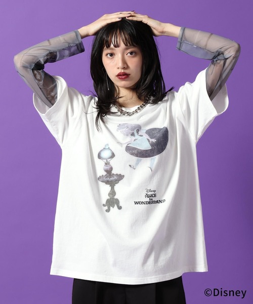 PAGEBOY(ページボーイ)の「Disney【ふしぎの国のアリス】ルーズT(Tシャツ/カットソー・レディース・オフホワイト/ブラック/チャコールグレー・FREE)」の1枚目の写真