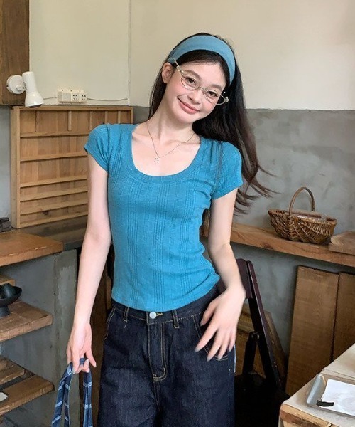 FAVORITO(ファヴォリート)の「UネックTEE(Tシャツ/カットソー・レディース・ホワイト/ブルー/オレンジ/レッド・F)」の2枚目の写真