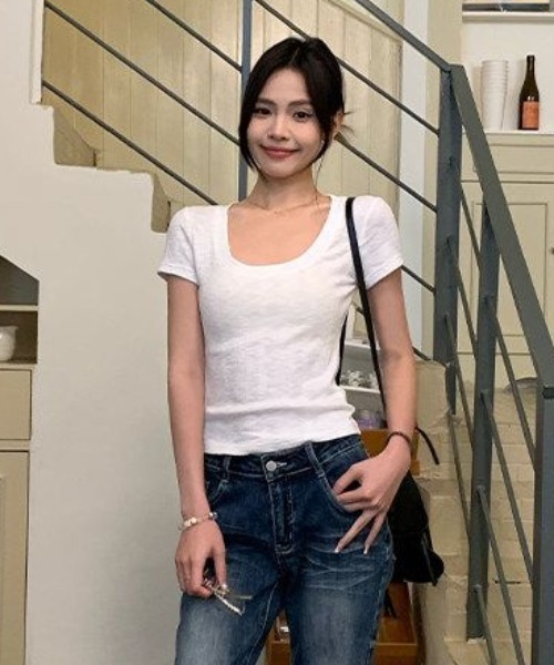 FAVORITO(ファヴォリート)の「UネックTEE(Tシャツ/カットソー・レディース・ホワイト/ブルー/オレンジ/レッド・F)」の9枚目の写真