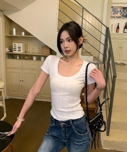 FAVORITO(ファヴォリート)の「UネックTEE(Tシャツ/カットソー・レディース・ホワイト/ブルー/オレンジ/レッド・F)」の12枚目の写真