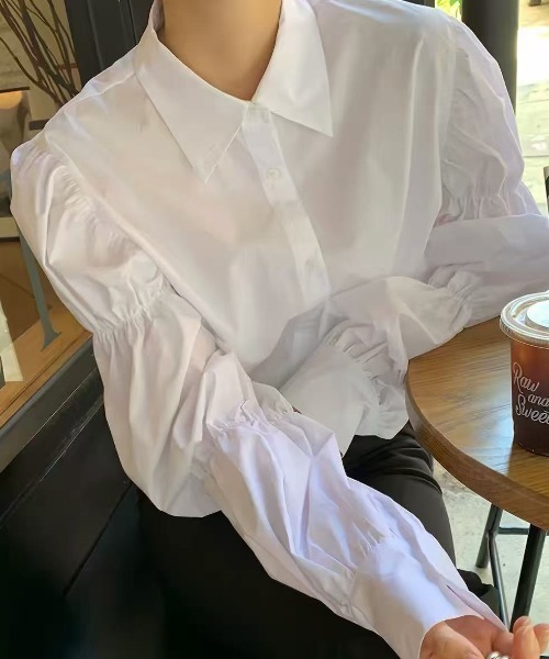Achic(アシック)の「ギャザースリーブシャツブラウス(Tシャツ/カットソー・レディース・ホワイト・M)」の2枚目の写真