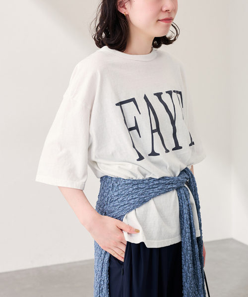 FRAMeWORK(フレームワーク)の「≪WEB限定+一部店舗 / 追加≫ラフィー天竺ネームロゴTEE 3(Tシャツ/カットソー・レディース・ベージュ/チャコールグレー/ホワイト・FREE)」の9枚目の写真