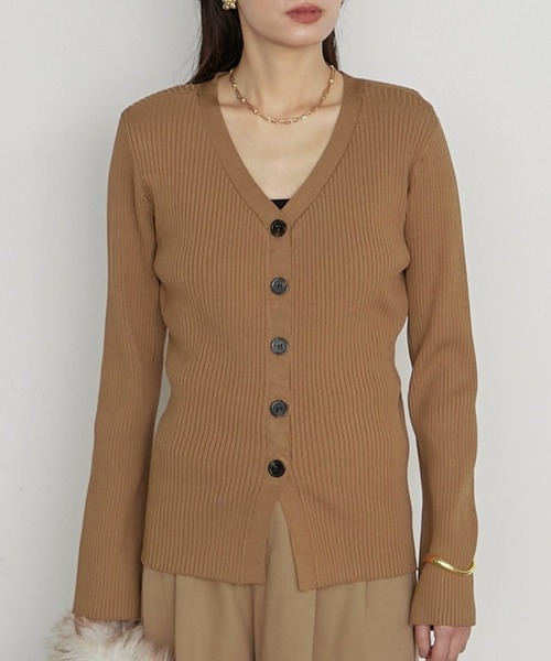 LOUNGEDRESS(ラウンジドレス)の「《品よく着映える》パワショルカーデ 秋服(カーディガン/ボレロ・レディース・オフホワイト/ブラック/ブロンズ・FREE)」の1枚目の写真