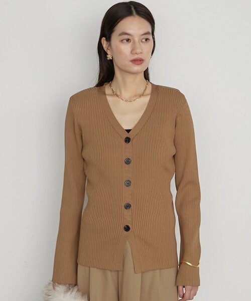 LOUNGEDRESS(ラウンジドレス)の「《品よく着映える》パワショルカーデ 秋服(カーディガン/ボレロ・レディース・オフホワイト/ブラック/ブロンズ・FREE)」の4枚目の写真
