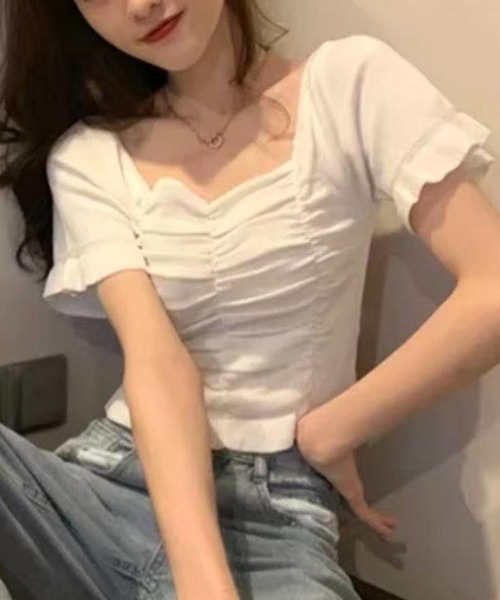 semuse(セミューズ)の「フロントシャーリングスクエアネックフェミニントップス(ニット/セーター・レディース・ホワイト/ライトベージュ/ブラック・FREE)」の1枚目の写真