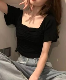 フロントシャーリングスクエアネックフェミニントップス