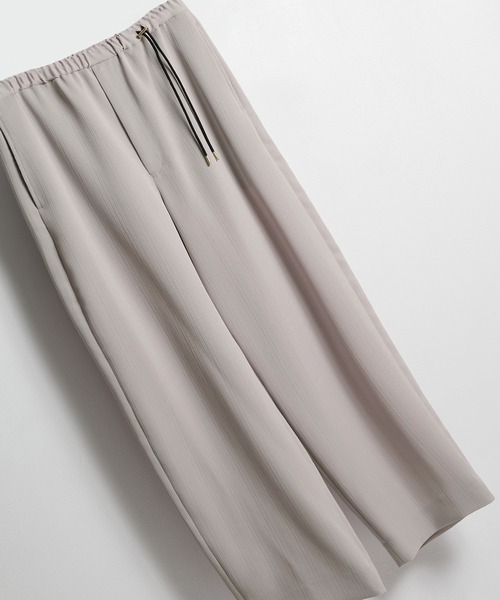 CULLNI(クルニ)の「【CULLNI】別注 Cord pique Drawstring Relaxed Pants / ウォッシャブル / 伸縮素材(スラックス・メンズ・グリーン/グレー/ブラック/ネイビー/ベージュ・1/2)」の3枚目の写真