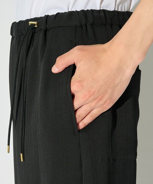CULLNI(クルニ)の「【CULLNI】別注 Cord pique Drawstring Relaxed Pants / ウォッシャブル / 伸縮素材(スラックス・メンズ・グリーン/グレー/ブラック/ネイビー/ベージュ・1/2)」の14枚目の写真