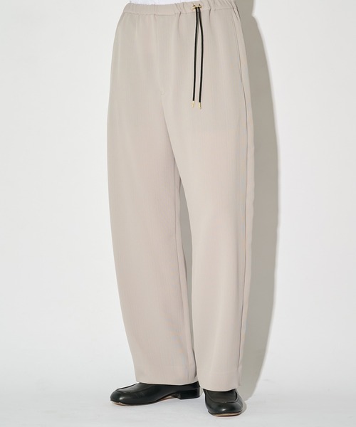 CULLNI(クルニ)の「【CULLNI】別注 Cord pique Drawstring Relaxed Pants / ウォッシャブル / 伸縮素材(スラックス・メンズ・グリーン/グレー/ブラック/ネイビー/ベージュ・1/2)」の19枚目の写真