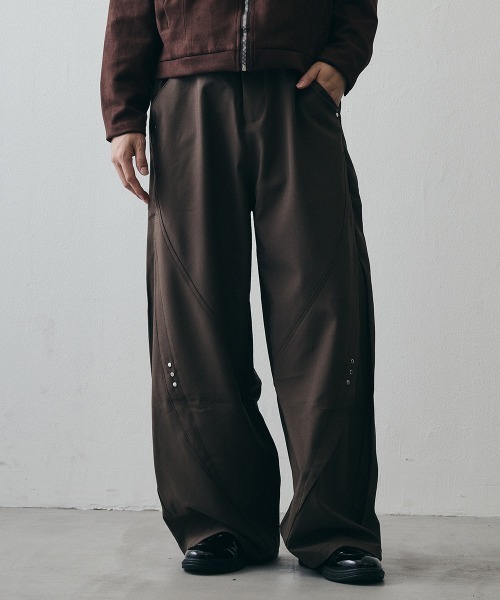 Shoowtime(ショウタイム)の「Studded Detail Grunge Wide-Leg Baggy Slacks / スタッズディテール グランジワイドバギースラックス(スラックス・メンズ・ブラウン/ブラック・X-LARGE/LARGE/MEDIUM)」の1枚目の写真