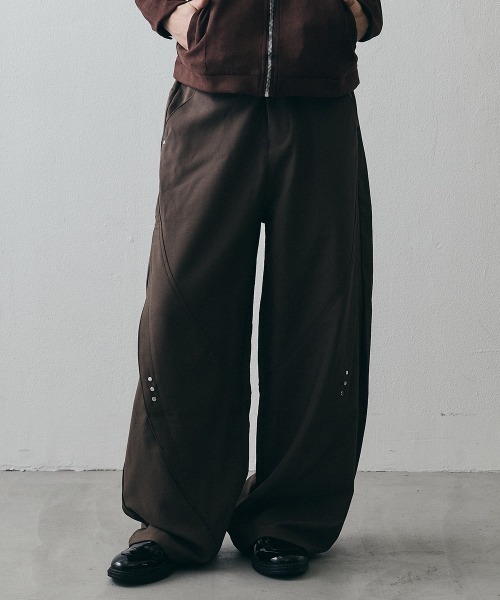 Shoowtime(ショウタイム)の「Studded Detail Grunge Wide-Leg Baggy Slacks / スタッズディテール グランジワイドバギースラックス(スラックス・メンズ・ブラウン/ブラック・X-LARGE/LARGE/MEDIUM)」の13枚目の写真