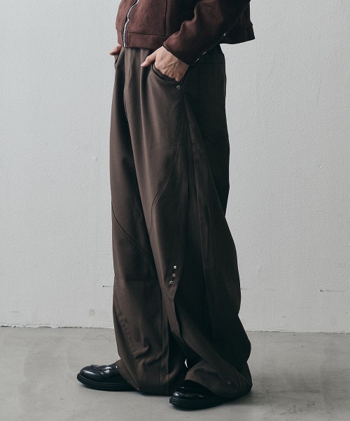 Shoowtime(ショウタイム)の「Studded Detail Grunge Wide-Leg Baggy Slacks / スタッズディテール グランジワイドバギースラックス(スラックス・メンズ・ブラウン/ブラック・X-LARGE/LARGE/MEDIUM)」の15枚目の写真
