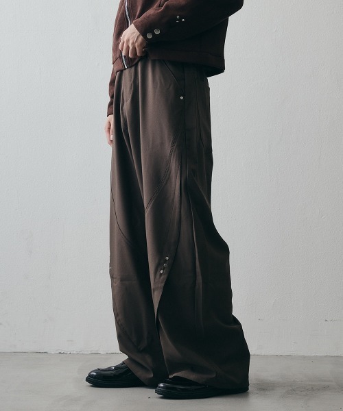 Shoowtime(ショウタイム)の「Studded Detail Grunge Wide-Leg Baggy Slacks / スタッズディテール グランジワイドバギースラックス(スラックス・メンズ・ブラウン/ブラック・X-LARGE/LARGE/MEDIUM)」の16枚目の写真