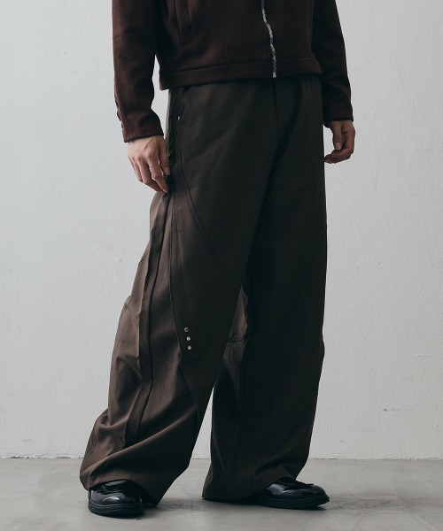Shoowtime(ショウタイム)の「Studded Detail Grunge Wide-Leg Baggy Slacks / スタッズディテール グランジワイドバギースラックス(スラックス・メンズ・ブラウン/ブラック・X-LARGE/LARGE/MEDIUM)」の17枚目の写真