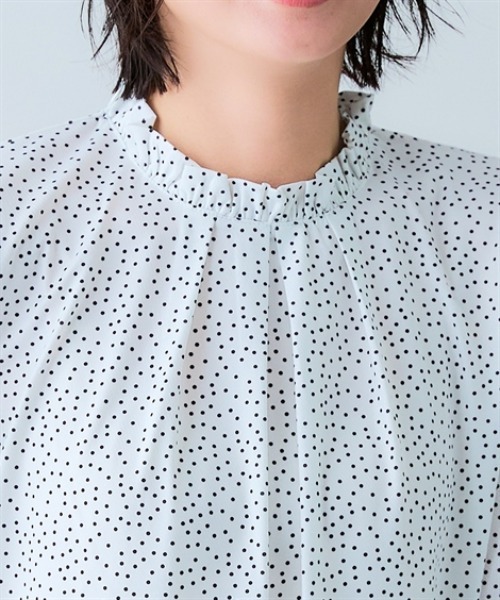 7days Life Styling(セブンデイズライフスタイリング)の「【接触冷感】カットソー素材フリルネックドットブラウス(シャツ/ブラウス・レディース・ネイビー系/ホワイト系・M/L/LL/3L)」の12枚目の写真