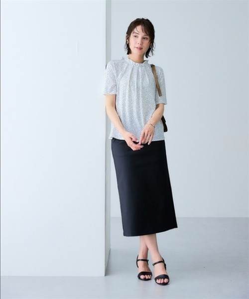 7days Life Styling(セブンデイズライフスタイリング)の「【接触冷感】カットソー素材フリルネックドットブラウス(シャツ/ブラウス・レディース・ネイビー系/ホワイト系・M/L/LL/3L)」の5枚目の写真