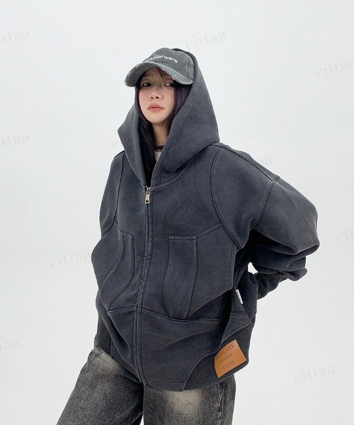 Dalfwin（ダールフィン）の「フェイクレザーラベル付きビッグポケット曲線ステッチジップアップパーカー（Tシャツ/カットソー・レディース・ブラック/グレー・FREE）」の3枚目の写真