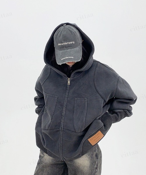Dalfwin（ダールフィン）の「フェイクレザーラベル付きビッグポケット曲線ステッチジップアップパーカー（Tシャツ/カットソー・レディース・ブラック/グレー・FREE）」の6枚目の写真