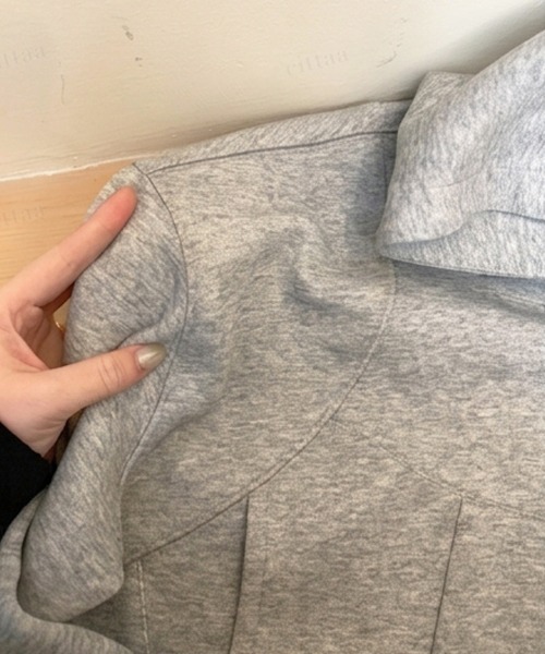 Dalfwin（ダールフィン）の「フェイクレザーラベル付きビッグポケット曲線ステッチジップアップパーカー（Tシャツ/カットソー・レディース・ブラック/グレー・FREE）」の10枚目の写真