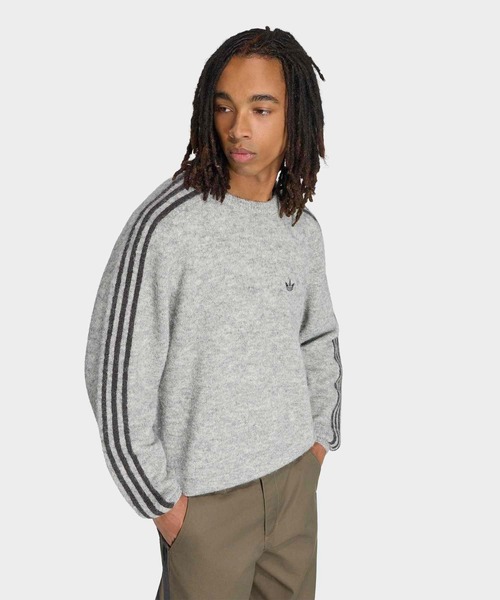 adidas（アディダス）の「スリーストライプス フラッフィー ニット クルー スウェットシャツ / トレーナー / アディダスオリジナルス adidas Originals（スウェット・メンズ・グレー・X-LARGE/3XL/XX-LARGE/X-SMALL/SMALL/MEDIUM/LARGE）」の3枚目の写真