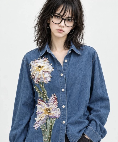 KAMINARI_TOKIO(カミナリトキオ)の「フラワーモチーフパール&ビジュデニムシャツ(シャツ/ブラウス・レディース・ブルー系・FREE)」の5枚目の写真