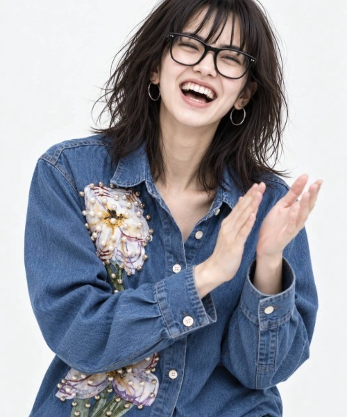 KAMINARI_TOKIO(カミナリトキオ)の「フラワーモチーフパール&ビジュデニムシャツ(シャツ/ブラウス・レディース・ブルー系・FREE)」の9枚目の写真