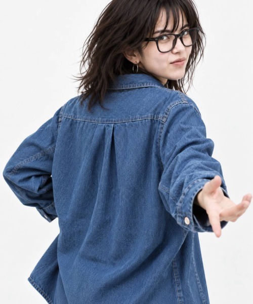 KAMINARI_TOKIO(カミナリトキオ)の「フラワーモチーフパール&ビジュデニムシャツ(シャツ/ブラウス・レディース・ブルー系・FREE)」の10枚目の写真