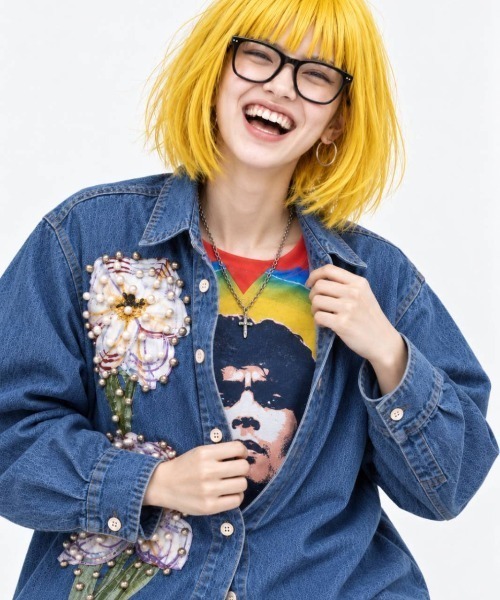 KAMINARI_TOKIO(カミナリトキオ)の「フラワーモチーフパール&ビジュデニムシャツ(シャツ/ブラウス・レディース・ブルー系・FREE)」の12枚目の写真