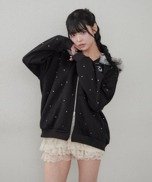 continuer de NICE CLAUP(コンティニューデナイスクラップ)の「SNS映え確実!ラインストーンBigファーパーカー(パーカー・レディース・グレー系その他/ブラック/サックスブルー・FREE)」の7枚目の写真