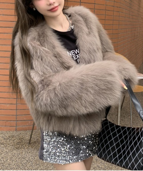＆soiree（アンドソワレ）の「ノーカラーフェイクロングファージャケット（ノーカラージャケット・レディース・ブラック/ベージュ/オフホワイト/ブラウン・LARGE/SMALL/MEDIUM）」の3枚目の写真