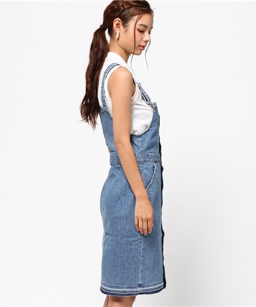 MOUSSY（マウジー）の「SALOPETTE TIGHT SKIRT（ワンピース・レディース・ライトブルー・1/2）」の3枚目の写真