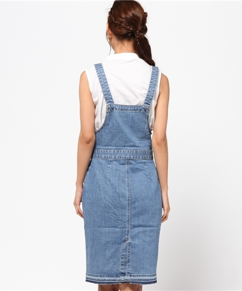 MOUSSY（マウジー）の「SALOPETTE TIGHT SKIRT（ワンピース・レディース・ライトブルー・1/2）」の4枚目の写真