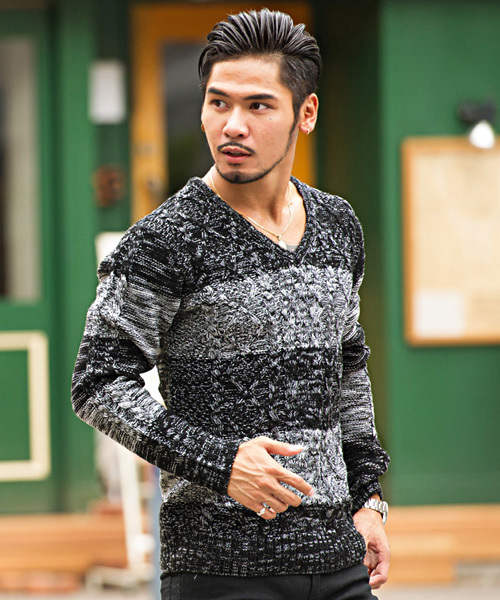 Vicci（ビッチ）の「『vicci/ヴィッチ』ケーブル編みVネック長袖ニットセーター（ニット/セーター・メンズ・ホワイト系その他2/ホワイト系その他4/ブラック系その他/ネイビー/ワインレッド/ホワイト系その他/ホワイト系その他3/アイボリー/ホワイト系その他5/ホワイト系その他6/ブラック/ブラック系その他2/グレー系その他/ミックスグレー/キャメル/グレー系その他2/オフホワイト/ベージュ/カーキ/ホワイト系その他7/パープル/レッド/インディゴブルー/ピンク/ロイヤルブルー/モカ/グリーン・L/M/44/46/XL）」の14枚目の写真