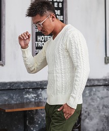 『vicci/ヴィッチ』ケーブル編みVネック長袖ニットセーター
