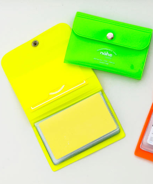 Nahe（ネーエ）の「nahe ネーエ カードケース 定期 名刺入れ ネオン クリア 三つ折り（カードケース・レディース・ブルー/イエロー/オレンジ/ピンク/ライトグリーン・FREE）」の7枚目の写真