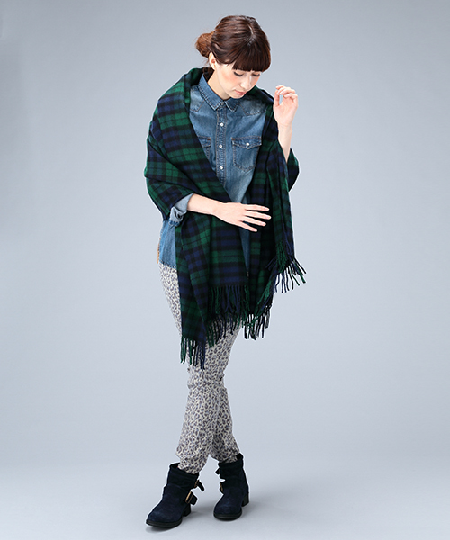 B:MING by BEAMS(ビーミングバイビームス)の「□ビーミング by ビームス / 大判フリンジストール(ストール/ショール・レディース・ベージュ/レッド/グリーン/ネイビー・ONE SIZE)」の8枚目の写真